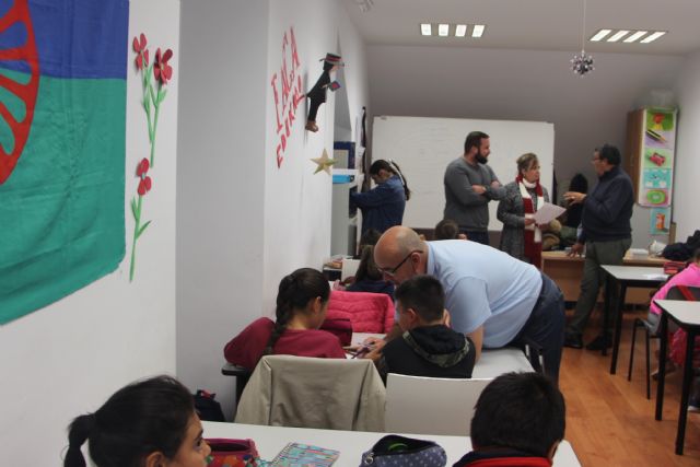 Educación dona material escolar para los talleres de refuerzo educativo Edukaló - 2, Foto 2