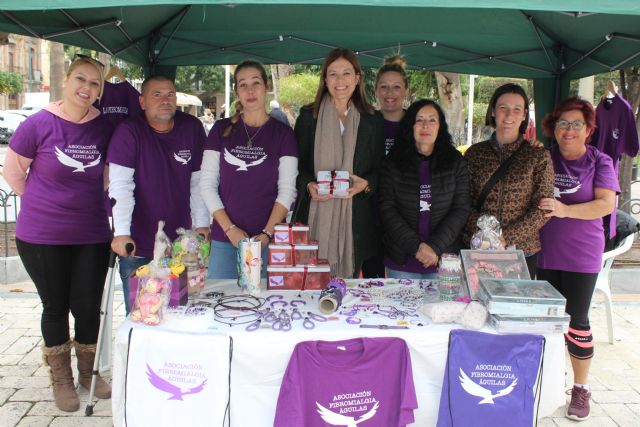 La asociación Fibromialgia Águilas instala un stand informativo en la plaza de España - 1, Foto 1
