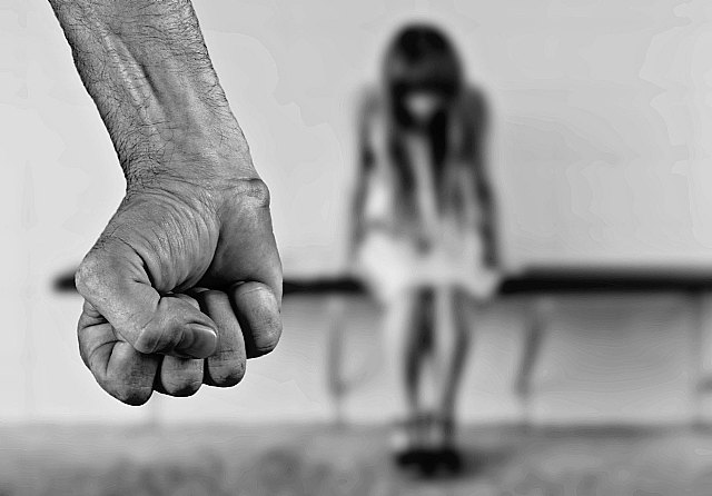 Está triste, ha dejado de salir... Señales de que una adolescente está sufriendo violencia de género - 1, Foto 1