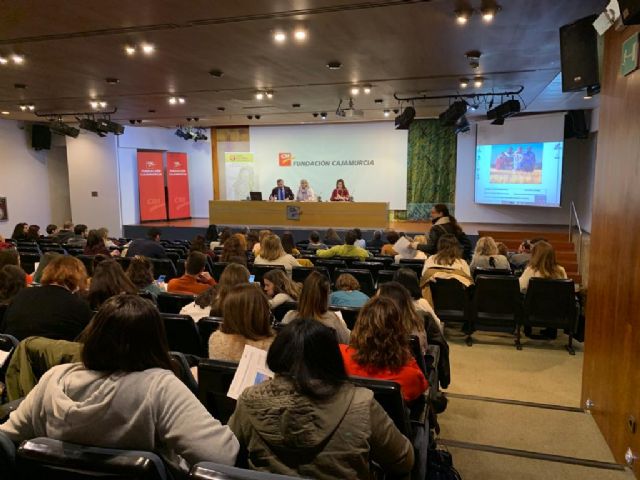 Delia Topham: “Es horrorosa la adicción a internet y juegos de azar con las nuevas tecnologías” - 1, Foto 1