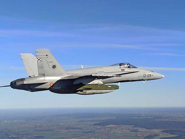 El Centro Logístico de la base aérea de Torrejón (Madrid) Experimenta en Alemania el misil Taurus en F-18 - 1, Foto 1