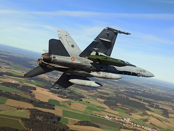 El Centro Logístico de la base aérea de Torrejón (Madrid) Experimenta en Alemania el misil Taurus en F-18 - 2, Foto 2