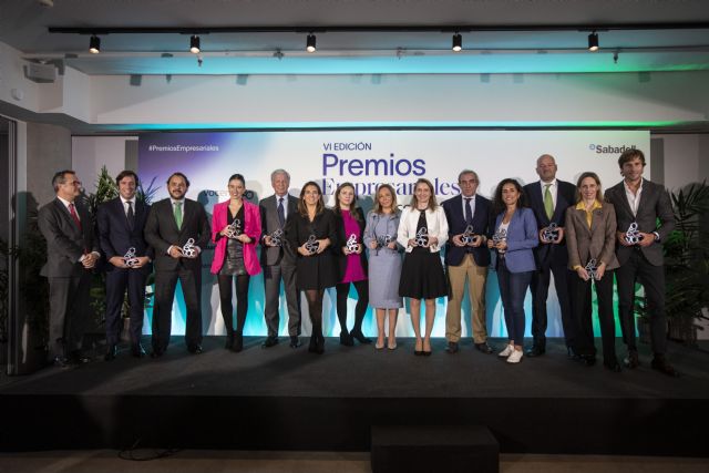 La directora de Relaciones Institucionales de Grupo Fuertes, Mar Fuertes, recibe el premio Vocento a la 'Expansión Internacional'., Foto 1