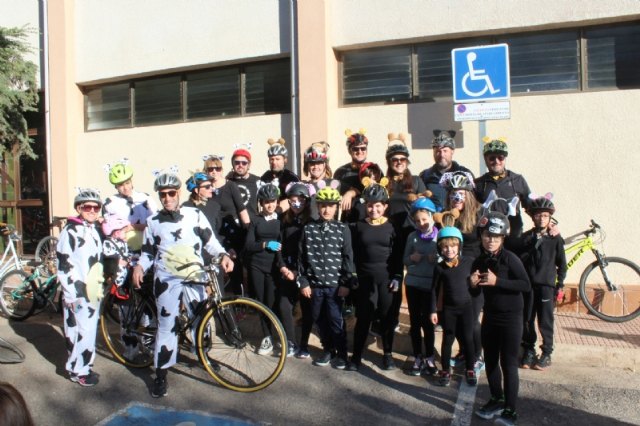 El Día de la Bicicleta reúne a más de 400 participantes en una jornada familiar - 1, Foto 1