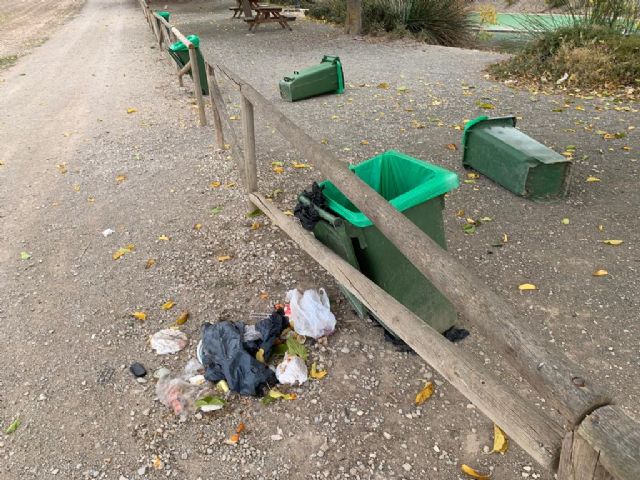 Los vecinos de Coy denuncian el abandono que sufre su pedanía y exigen más limpieza, seguridad y que se recuperen las tareas de mantenimiento en sus calles - 1, Foto 1