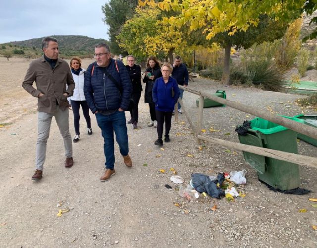 Los vecinos de Coy denuncian el abandono que sufre su pedanía y exigen más limpieza, seguridad y que se recuperen las tareas de mantenimiento en sus calles - 2, Foto 2