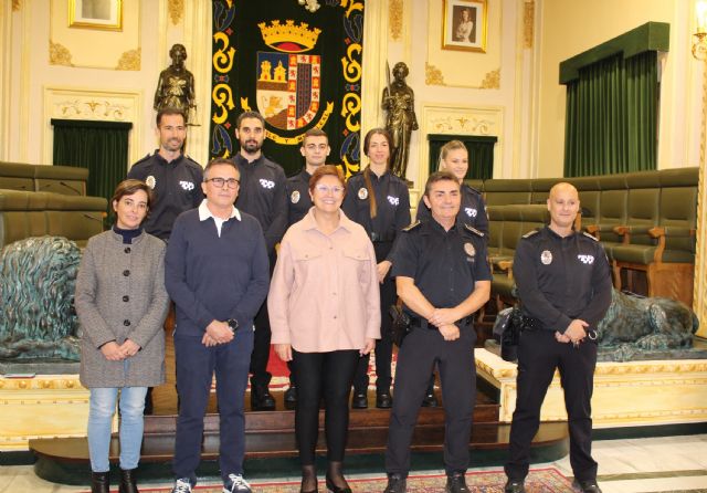 Presentados cinco nuevos agentes en prácticas que se incorporan a la Policía Local de Jumilla - 1, Foto 1