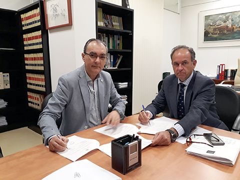 La Hermandad de la Soledad de Alcalá del Río beca a dos usuario/as de la Fundación trabajo, Asistencia y superación de Barrera “Tas” de la Vega del Guadalquivir - 4, Foto 4