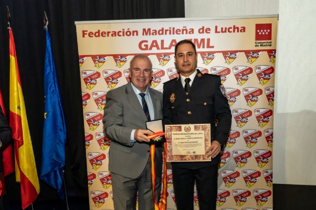 El Subinspector de la Policía Local Diego Huescar condecorado con la Gran Cruz al Mérito Deportivo - 1, Foto 1