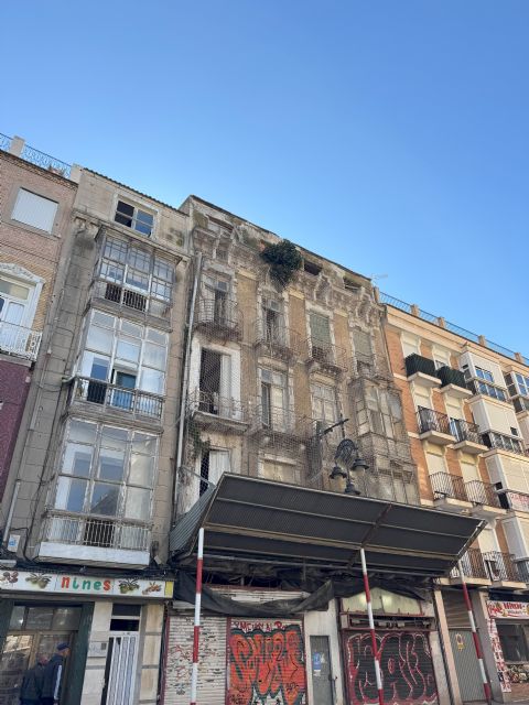 MC: Abandono, suciedad y edificios en ruinas: la desidia del gobierno de Arroyo en el Barrio Universitario - 2, Foto 2