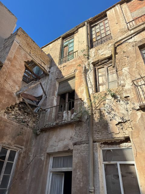 MC: Abandono, suciedad y edificios en ruinas: la desidia del gobierno de Arroyo en el Barrio Universitario - 3, Foto 3