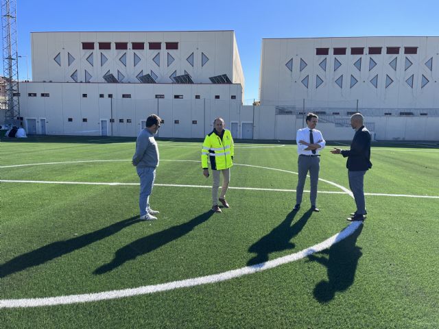 El Gobierno local impulsa la sustitución de césped en el campo de fútbol-8 de la Ciudad Deportiva El Romeral - 1, Foto 1