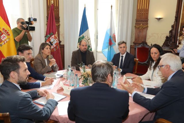 El Gobierno regional ultima el protocolo para la modernización y ampliación del FEVE - 1, Foto 1