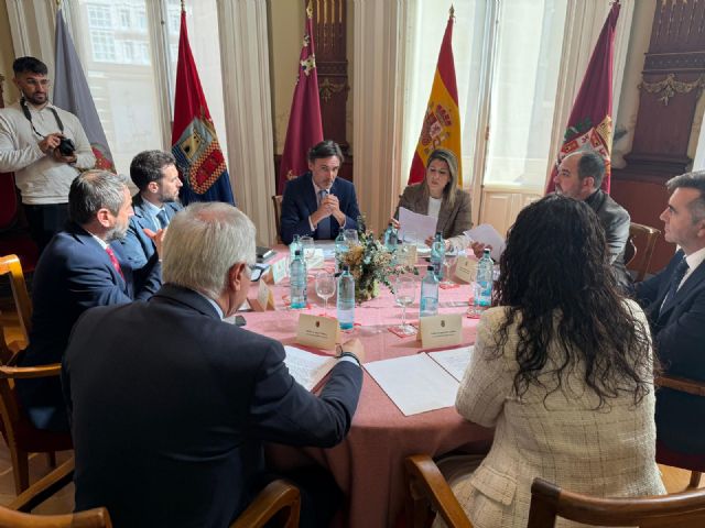 El Gobierno regional ultima el protocolo para la modernización y ampliación del FEVE - 3, Foto 3