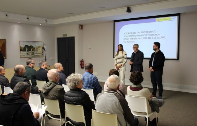 La CHS presenta en el Ayuntamiento de Alhama, las actuaciones del anteproyecto de acondicionamiento y conexión de las ramblas del Molino y Celada - 1, Foto 1