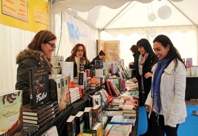 Puerto Lumbreras organiza la primera Feria del Libro con firmas de autores locales - 1, Foto 1