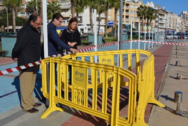 La alcaldesa traslada a la Dirección General su disconformidad con el vallado instalado en el puerto de Águilas - 1, Foto 1