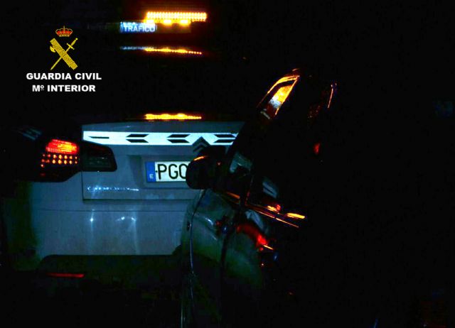La Guardia Civil detiene al conductor de un turismo que colisionó con un vehículo patrulla y triplicaba la tasa de alcoholemia - 2, Foto 2