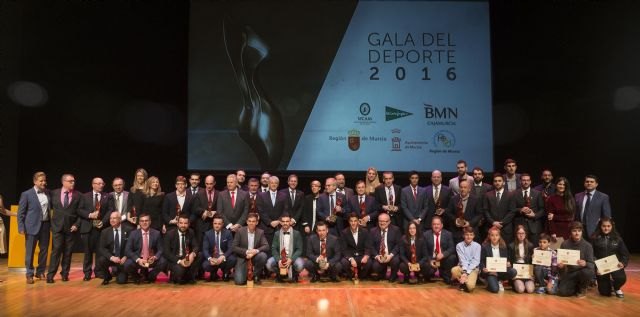 La Comunidad y la Asociación de la Prensa Deportiva premian a los deportistas e instituciones más destacados de 2016