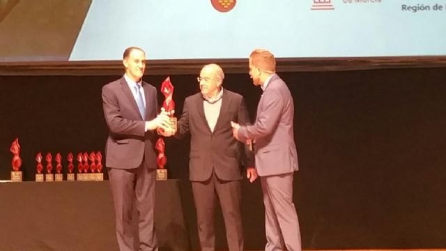 The Department of Sports congratulates the totanero Pablo Costa for the prize received at the Sports Gala of the Region of Murcia, Foto 2