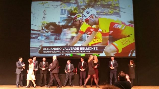 The Department of Sports congratulates the totanero Pablo Costa for the prize received at the Sports Gala of the Region of Murcia, Foto 4