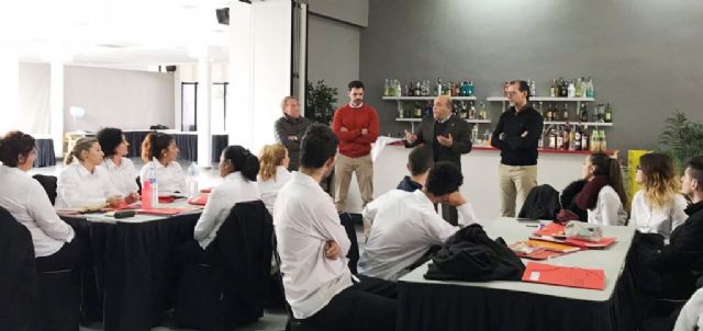 Cieza oferta por primera vez el curso de operaciones básicas de restaurante y bar - 1, Foto 1