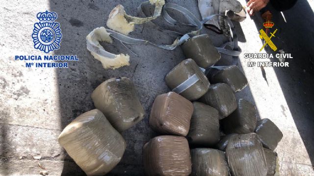 Desarticulada una organización criminal dedicada al tráfico internacional de hachís - 2, Foto 2