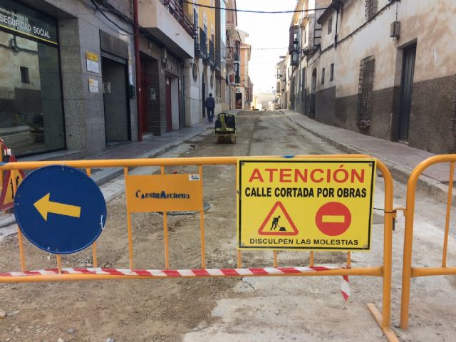 Las obras de saneamiento y pavimentación de la calle Cánovas del Castillo finalizarán a mediados de enero