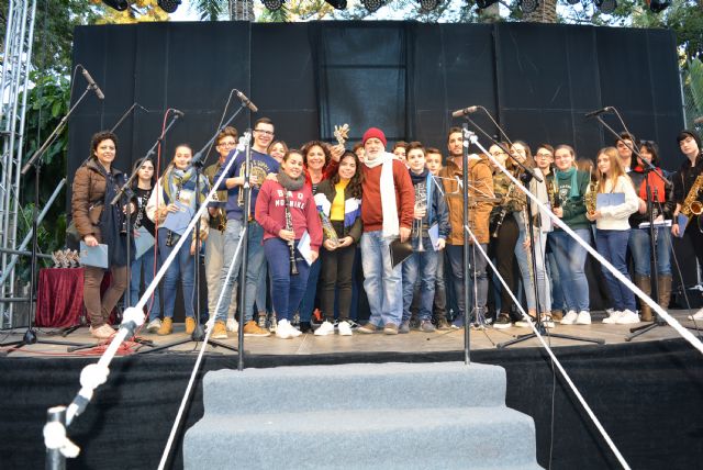 Los escolares aguileños vuelven a dar voz a la Navidad en el tradicional Certamen de Villancicos - 1, Foto 1