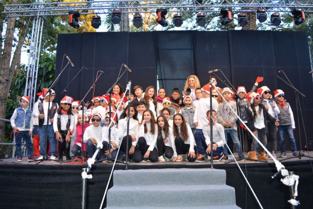 Los escolares aguileños vuelven a dar voz a la Navidad en el tradicional Certamen de Villancicos - 2, Foto 2