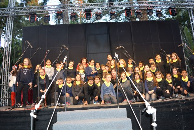 Los escolares aguileños vuelven a dar voz a la Navidad en el tradicional Certamen de Villancicos - 3, Foto 3