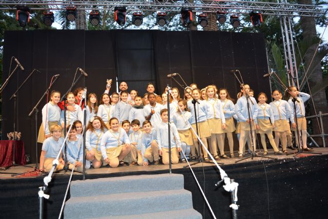 Los escolares aguileños vuelven a dar voz a la Navidad en el tradicional Certamen de Villancicos - 4, Foto 4