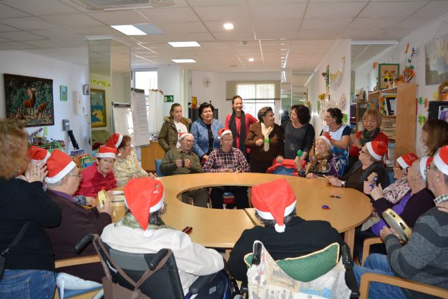 La Asociación Alzheimer Águilas celebra su tradicional fiesta de Navidad 2018 - 1, Foto 1