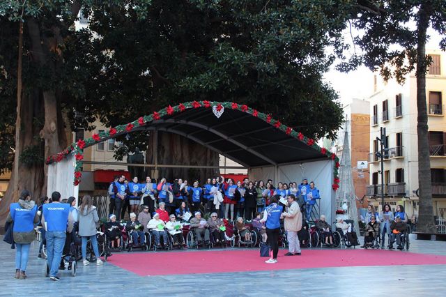 Estudiantes de la UCAM Cartagena celebran la navidad con los ancianos  de la casa ´Hermanitas de los Pobres´ - 2, Foto 2