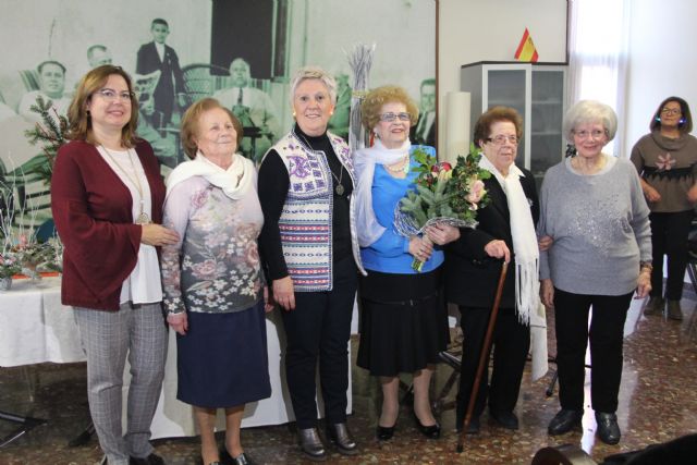 La asociación de Amas de Casa homenajea a sus socias mayores en su fiesta de Navidad - 1, Foto 1