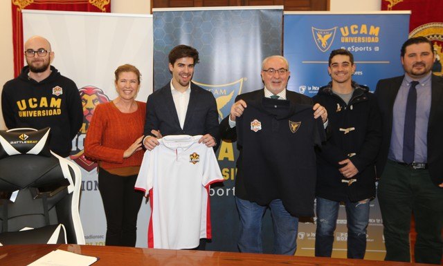 MAD Lions E.C. reafirma su compromiso en la formación de sus jugadores con Javier ‘JRA-Lion’ Romero y la UCAM - 1, Foto 1