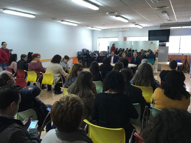 El SEF y Aidemar especializan durante un año en el cuidado de dependientes a 20 desempleados del Mar Menor - 2, Foto 2