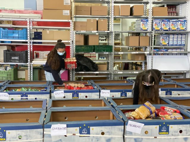 Los vecinos de Torre Pacheco donan más de 15.000 kilos de alimentos y 3.000 euros en el Radio Maratón Solidario a beneficio de Cáritas - 4, Foto 4