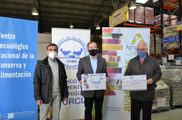 Donan 3.000 € y cerca de 10 toneladas de productos alimentarios a banco de alimentos del segura - 1, Foto 1