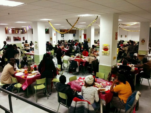 El Colectivo Solidario de Lorca recogerá alimentos para familias necesitadas y los repartirá a domicilio el día de noche vieja - 1, Foto 1