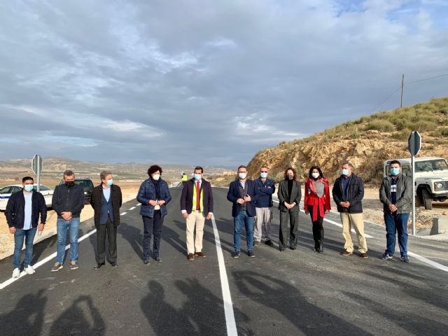 La nueva carretera de Almendricos es la primera que incorpora una señalización horizontal innovadora para pacificar el tráfico en una travesía - 1, Foto 1