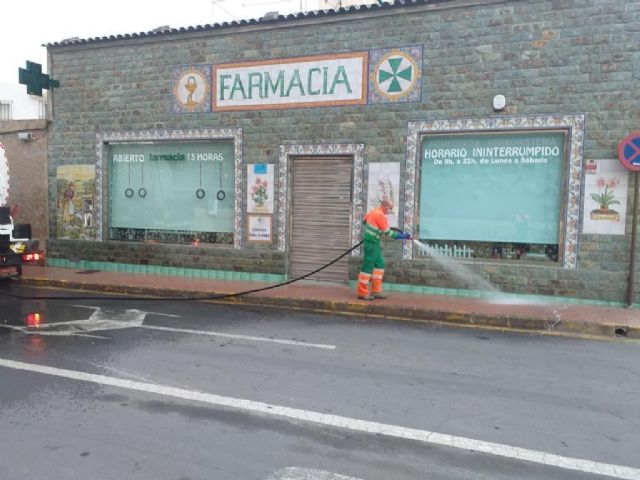 El Ayuntamiento refuerza los trabajos de desinfección de calles y parques infantiles - 1, Foto 1