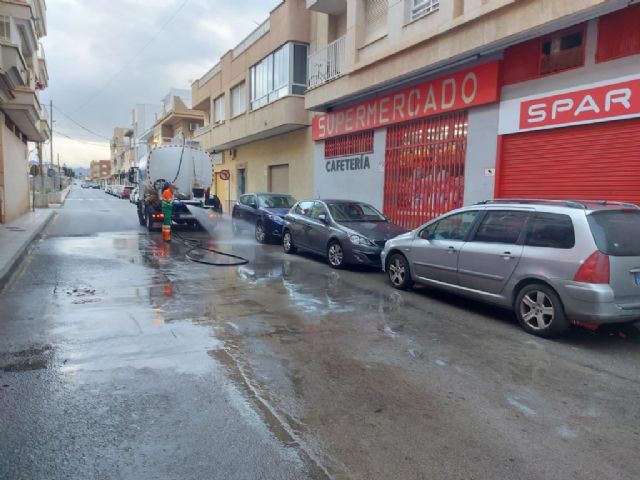 El Ayuntamiento refuerza los trabajos de desinfección de calles y parques infantiles - 2, Foto 2