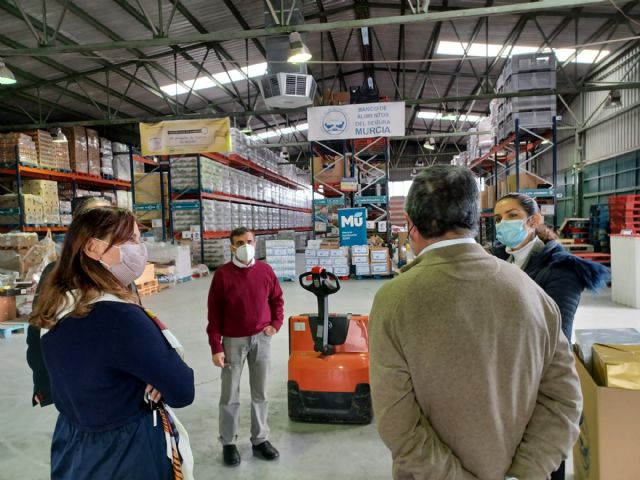 El Servicio de limpieza y recogida de residuos dona más de 2.000 kilos de productos al Banco de Alimentos del Segura - 2, Foto 2
