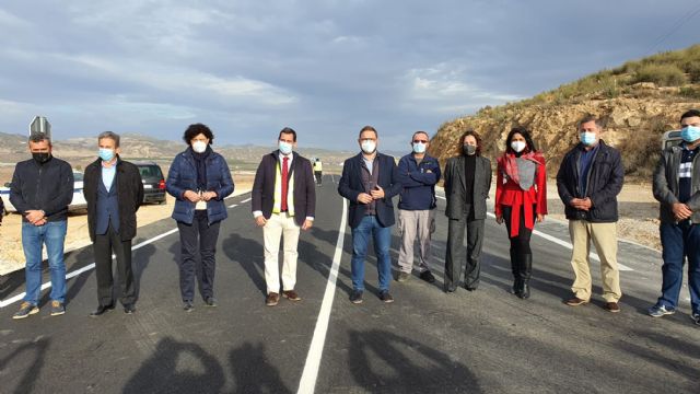 El alcalde de Lorca destaca que la nueva carretera de Almendricos mejorará la accesibilidad y la seguridad vial de los vecinos de la pedanía, además de fijar población en esta zona - 1, Foto 1