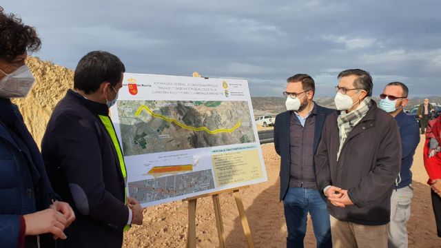 El alcalde de Lorca destaca que la nueva carretera de Almendricos mejorará la accesibilidad y la seguridad vial de los vecinos de la pedanía, además de fijar población en esta zona - 2, Foto 2