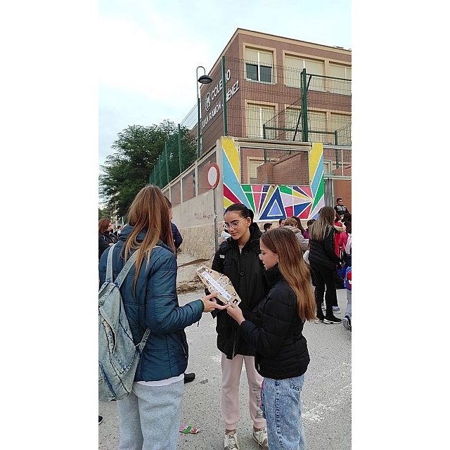 Reparten recogedores de excrementos de perros en los colegios - 2, Foto 2