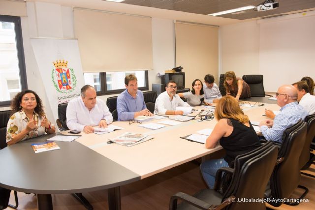 La alcaldesa inicia el proceso para analizar la viabilidad de Casco Antiguo - 1, Foto 1