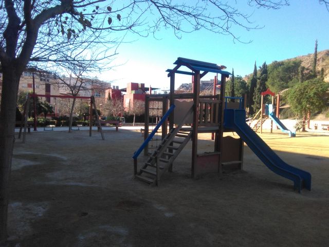 El PSOE denuncia graves deficiencias en los parques del Barrio de San Cristóbal y reclama actuaciones de mejora - 5, Foto 5
