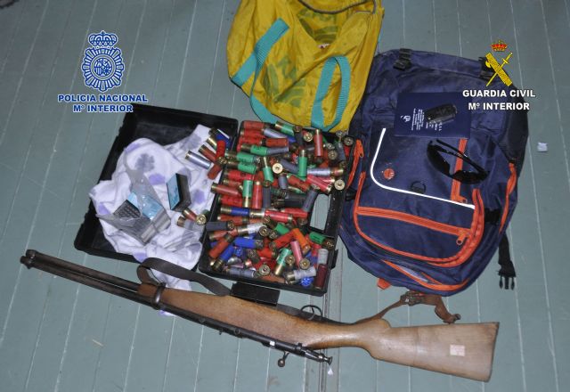 Guardia Civil y Policía Nacional desmantelan un peligroso grupo criminal especializado en atracos con armas a comercios - 3, Foto 3